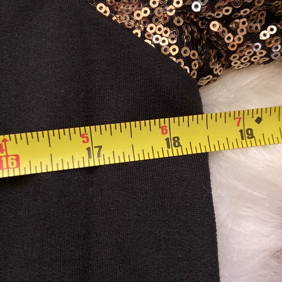 🆕 Absolutely stunning sequin sleeve sweatshirt in size M - Picture 6 of 6